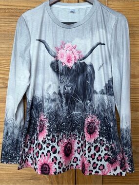 Women's Light Gray Long-Sleeve Tee with Pink Sunflowers and Cheetah Highland Cow
